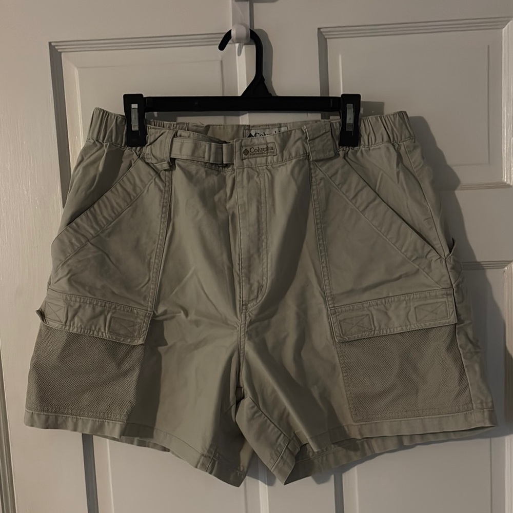 Columbia Tan Cargo Shorts Relaxed Fit